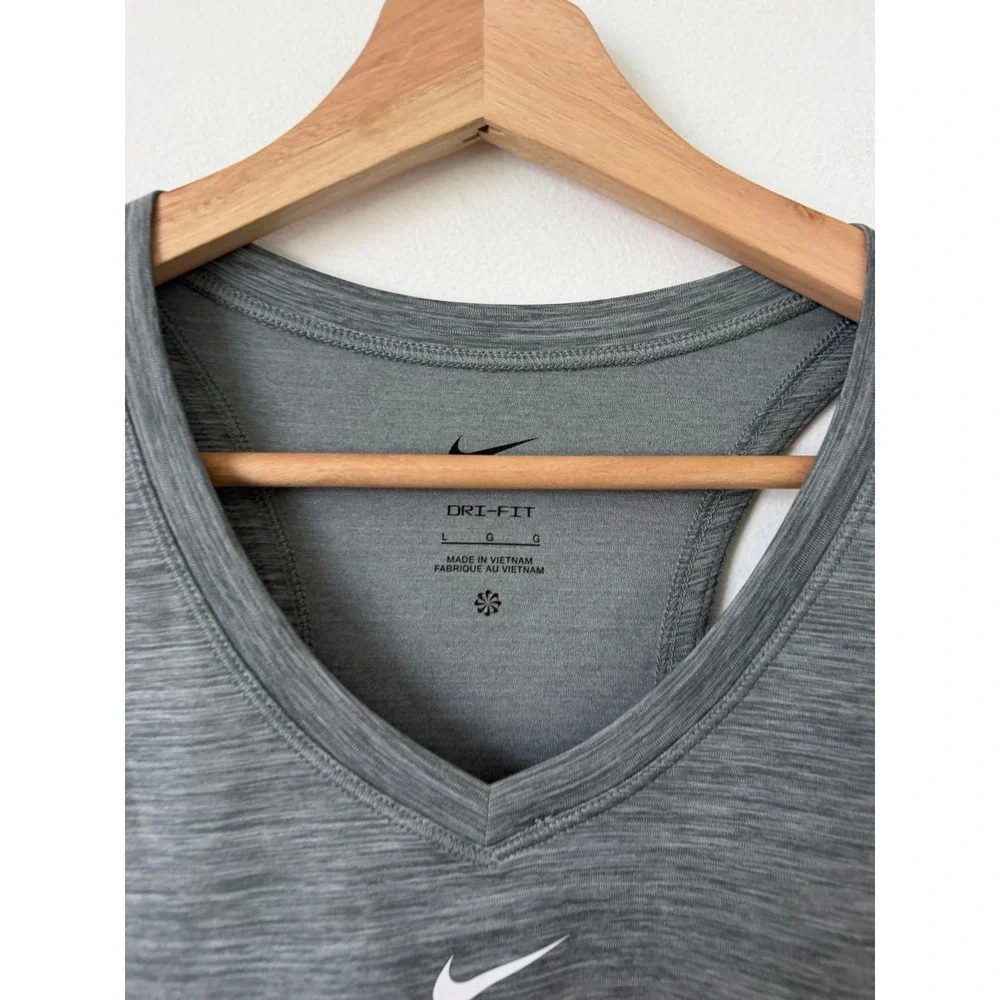 Nike Women's V-Neck Tank Top – Gray – Large – Excellent Condition